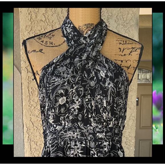Petal & Pup Pleated Halter Black Floral Backless Lennon Maxi Dress Size M - Picture 4 of 12